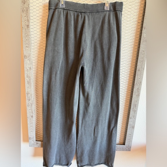 Barefoot Dreams Women's Gray Wide-Leg Pants - Picture 6 of 6